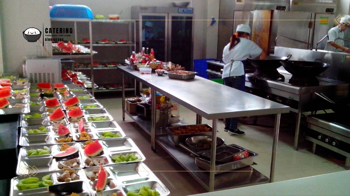 Vì sao giá suất ăn công nghiệp không cố định?