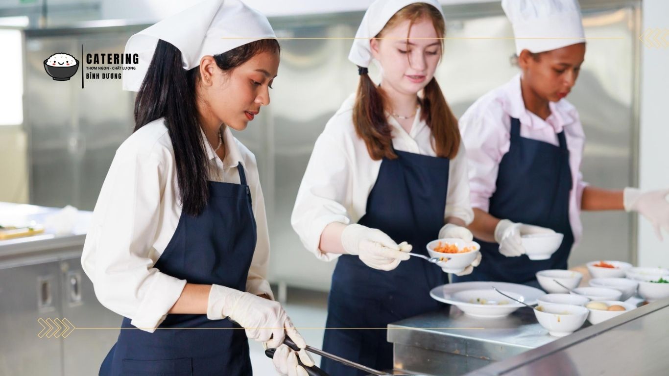 Vì sao bếp ăn công nghiệp cần cơ cấu nhân sự rõ ràng?