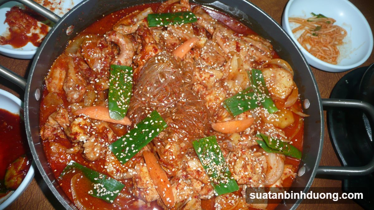 Lẩu ếch măng cay sôi sùng sục, đậm vị – Bình Dương Catering