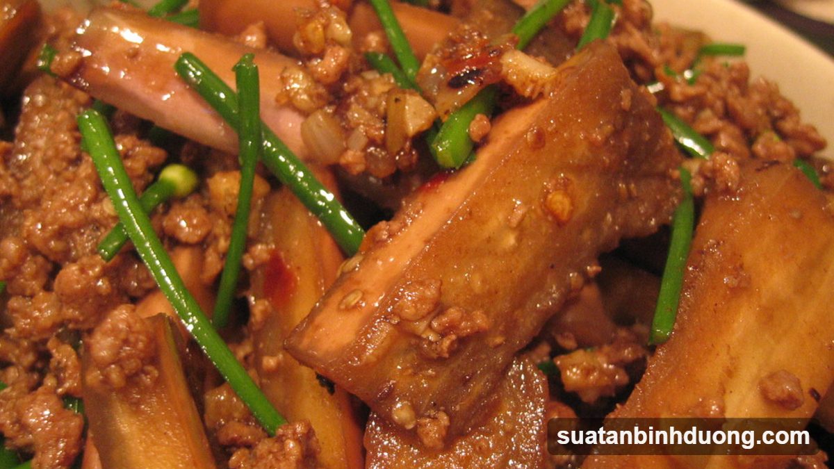 Cà tím – loại rau không thể thiếu khi ăn lẩu mắm – Bình Dương Catering