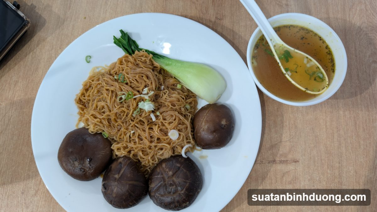 Đĩa nấm kho tiêu ăn kèm cơm trắng nóng – Bình Dương Catering
